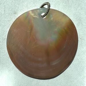 Round shell pendant